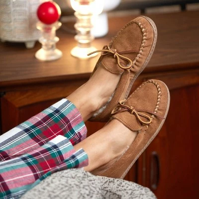 Minnetonka Men's Suede Sheepskin Hardsole Moc 7 Minnetonka Men's Suede Sheepskin Hardsole Moc - Image 5